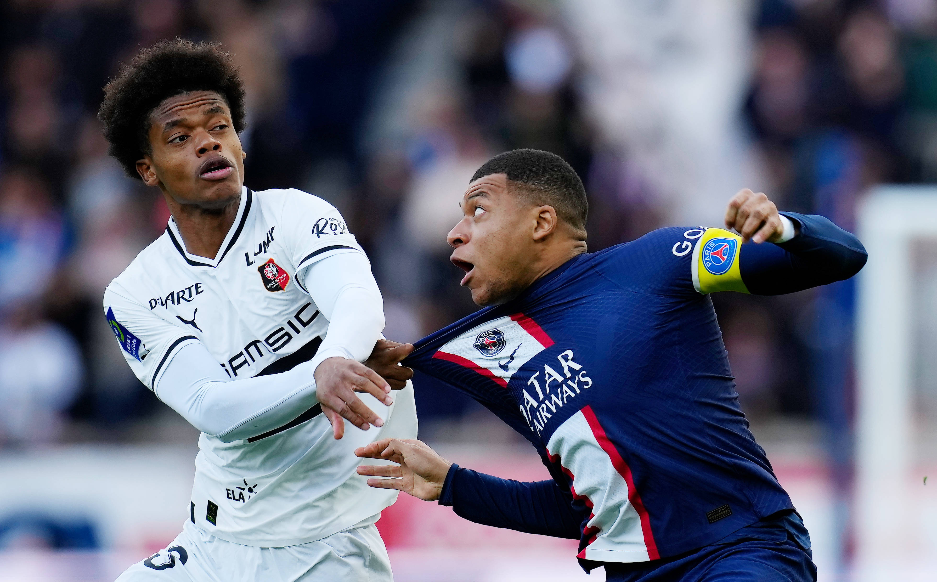 包含巴黎圣日耳曼遭遇伤病困扰，调整阵容的词条