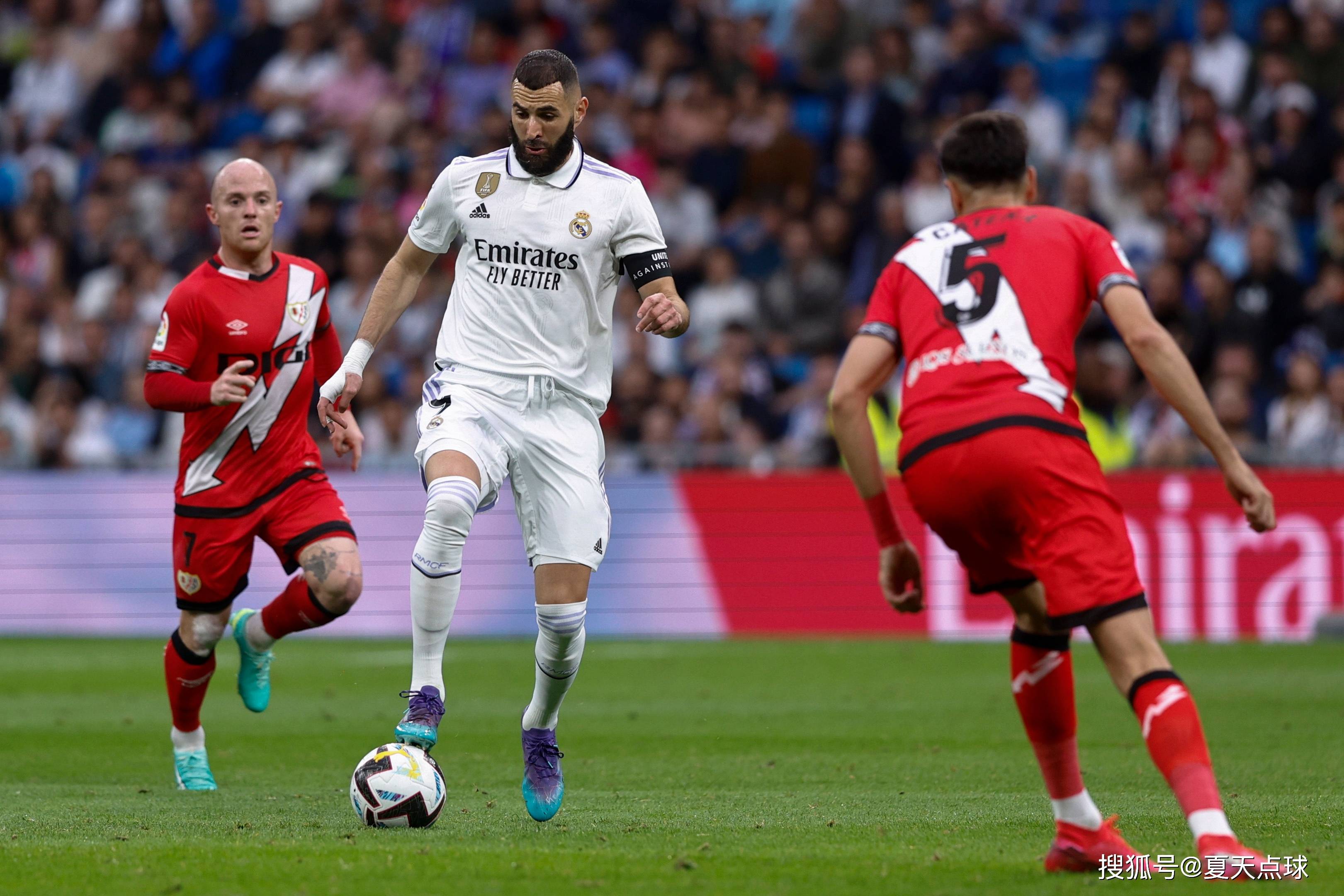 关于皇家马德里在西甲取得胜利继续领跑法甲对手的信息