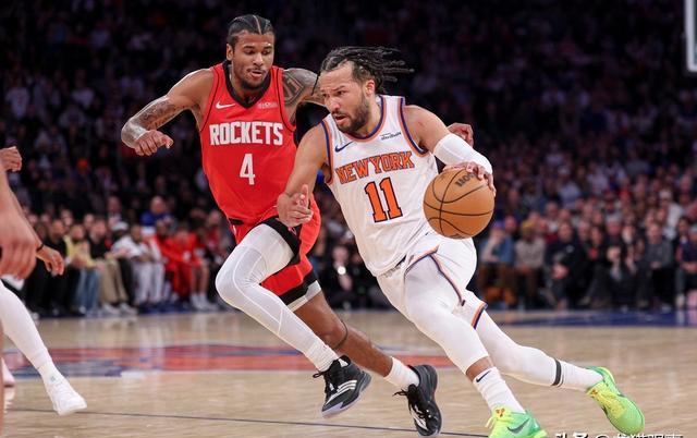 火箭队惊险险胜尼克斯，保持全胜