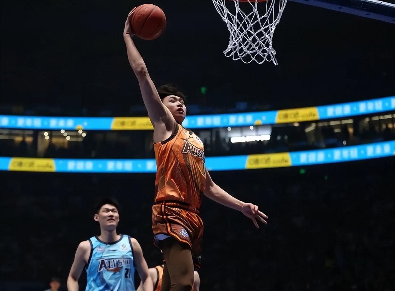 三位球员荣膺新赛季CBA赛场最佳