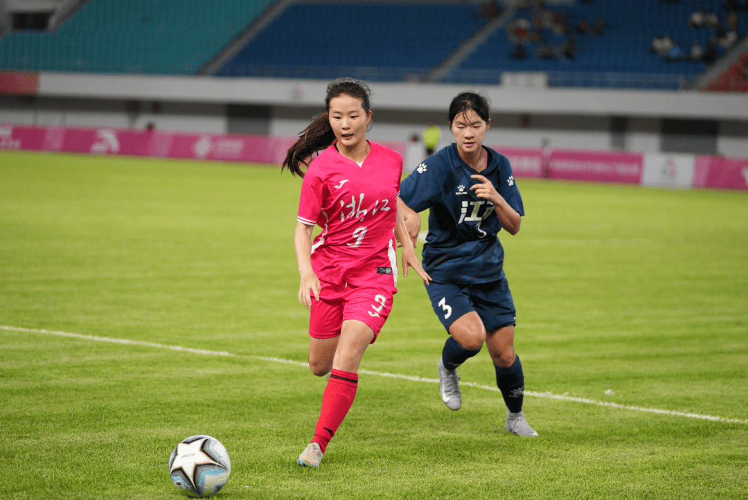 中国女足失利后遭教练猛攻，队内氛围紧张