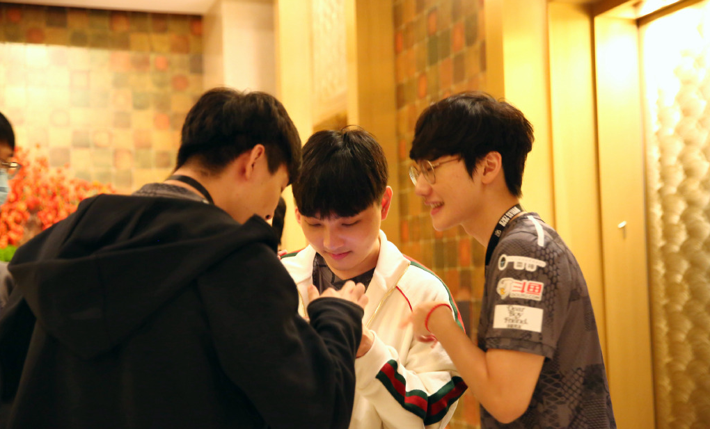 LGD险胜GEN，Caps开启传奇时刻全球总决赛3:2（釜山）