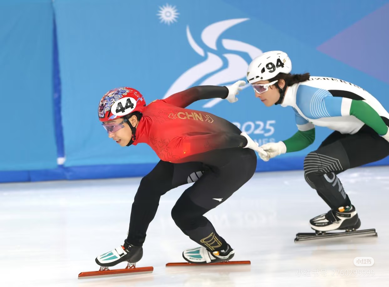 韩国女子击剑队连胜，庆祝辉煌胜利