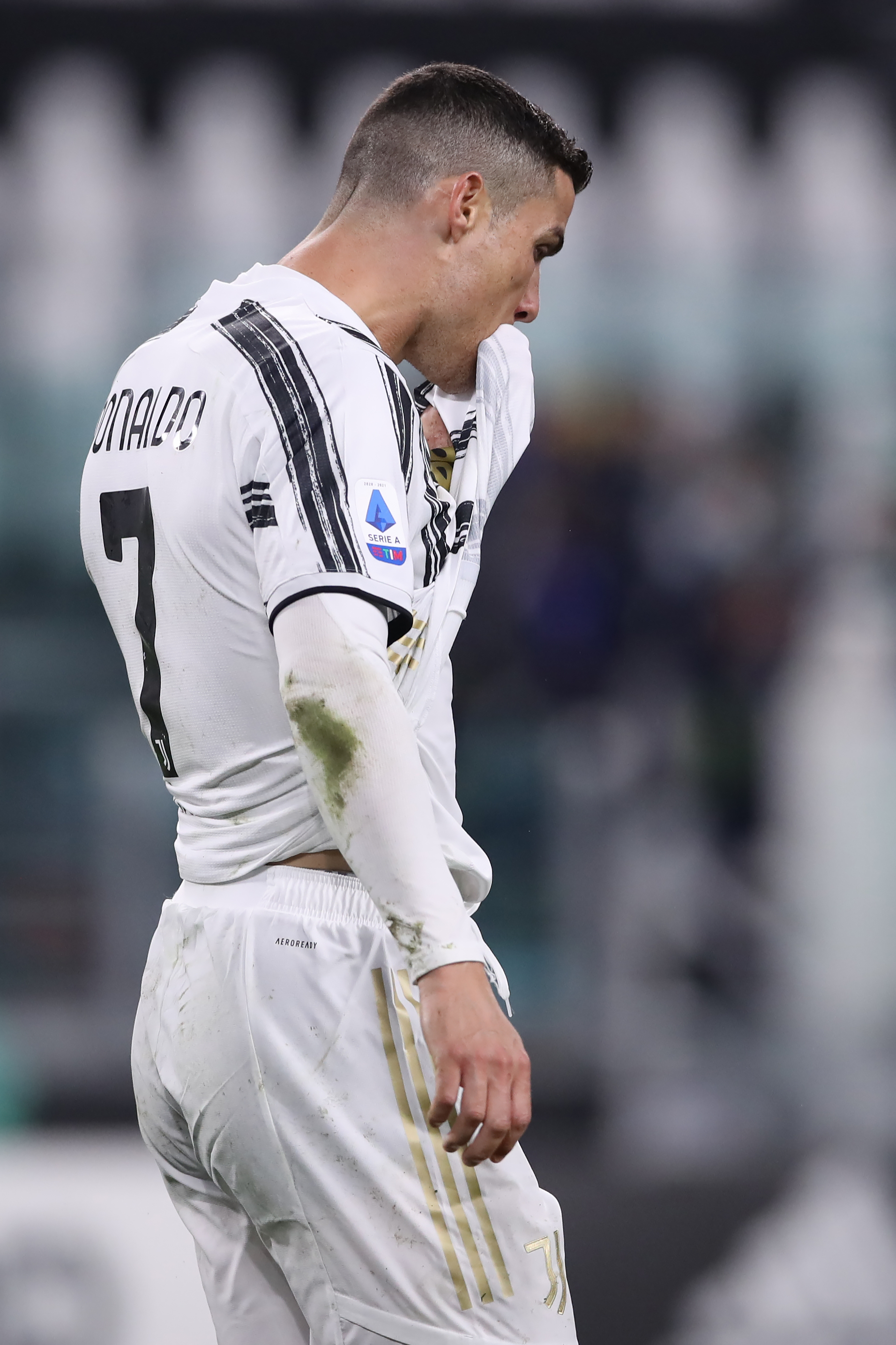 国际米兰爆冷阿森纳，阿奎罗高光表现的简单介绍