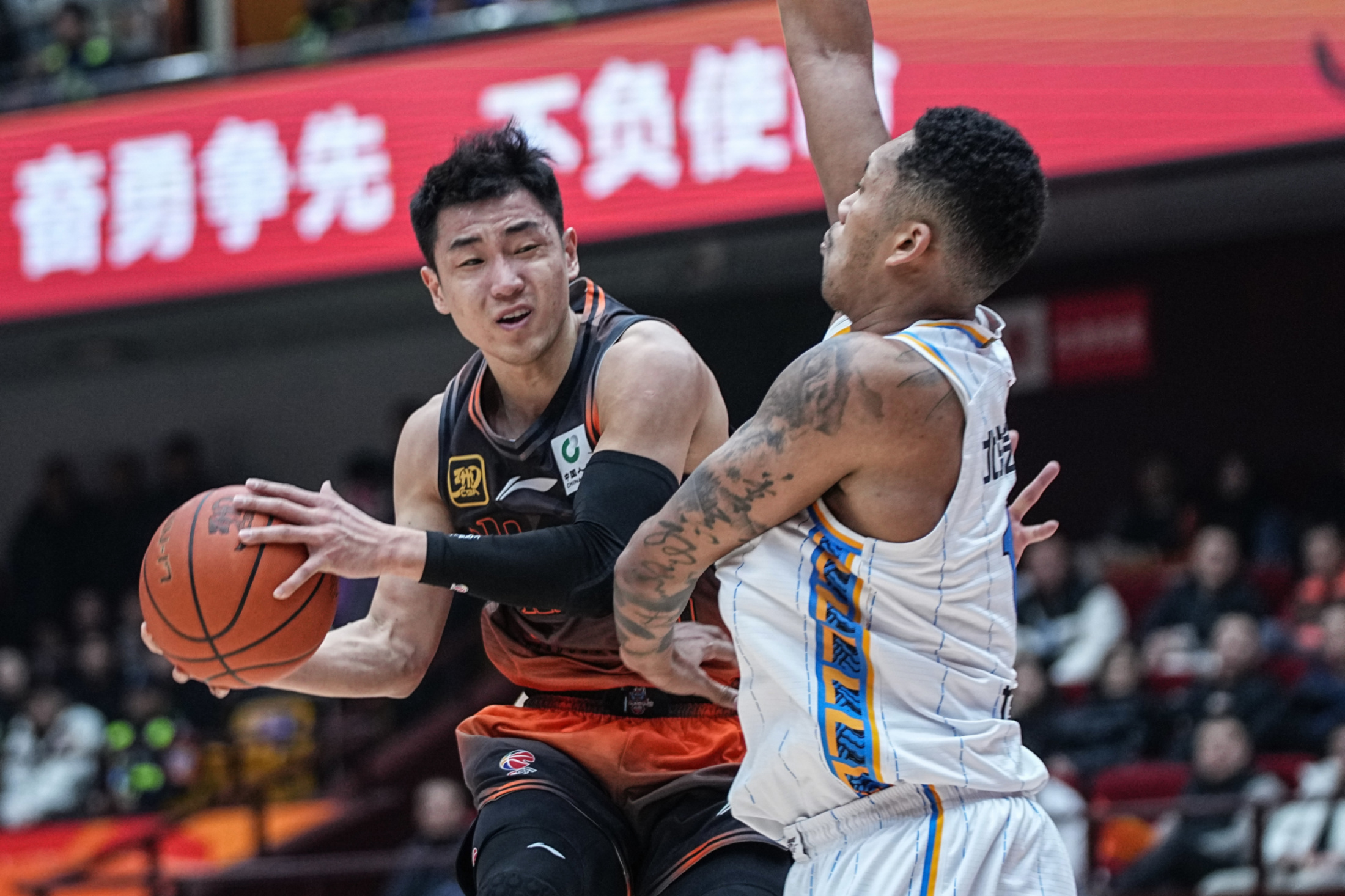 包含天津队完胜山东队，东契奇关键制胜的词条