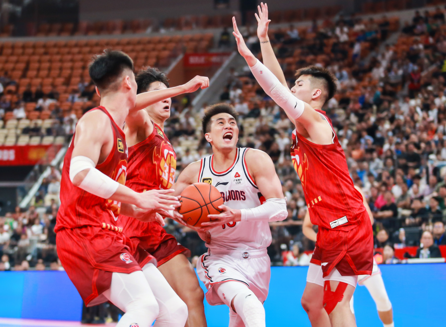 雷霆轻取篮网,郭艾伦带队取胜的简单介绍 雷霆轻取篮网,郭艾伦带队取胜的简单介绍