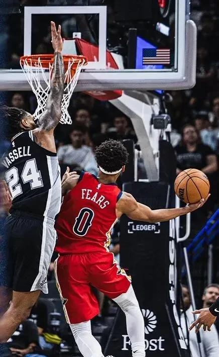 鹈鹕逆转福建队，福克斯惊艳四座